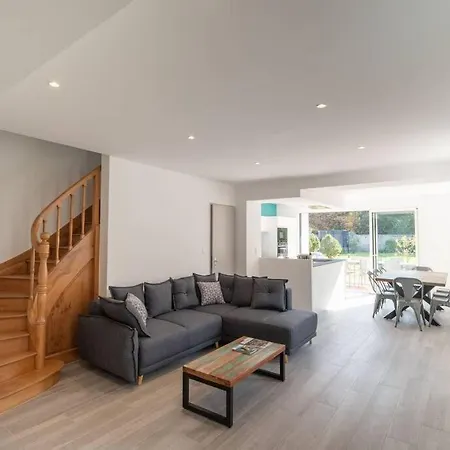 Magnifique Maison Moderne, Authentique & Equipee
